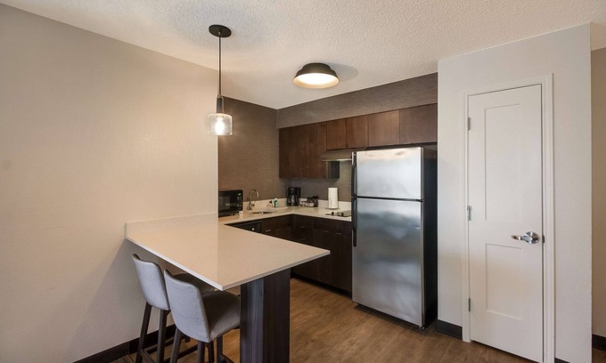 Richardson Resort | Conveniently Located Near Addison Airport with Great Amenities