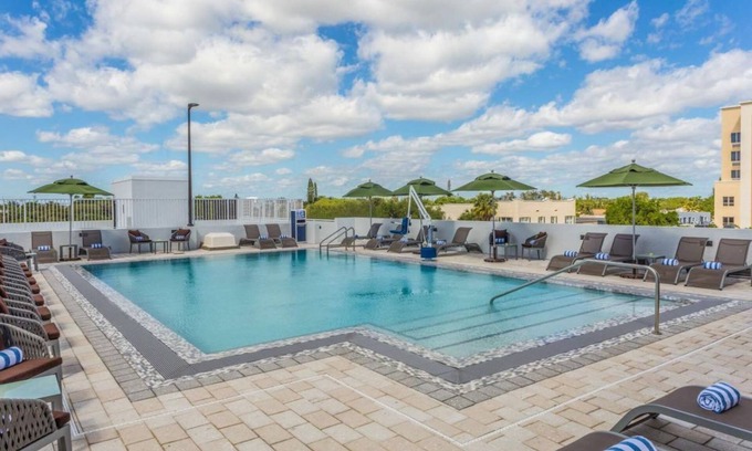 Dania Beach Hotel | Ideal Retreat Near Beach with Pool & Ocean Views
