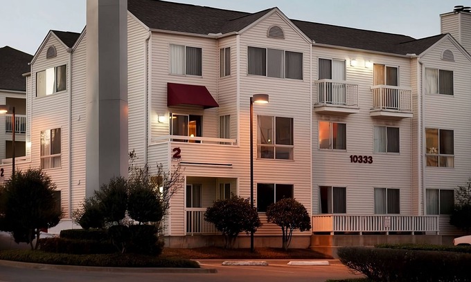 North Dallas Apartment | Convenient Suites Near Addison Airport with Full Kitchens
