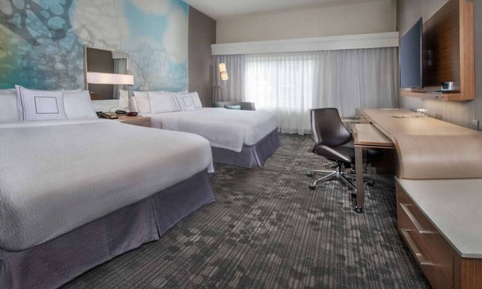 Bethlehem Hotel | Convenient Stay Near Allentown Art Museum with Pool