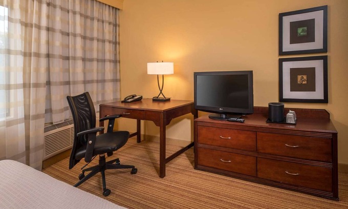 Durham Hotel | Convenient Pet-Friendly Retreat Near Raleigh-Durham Airport
