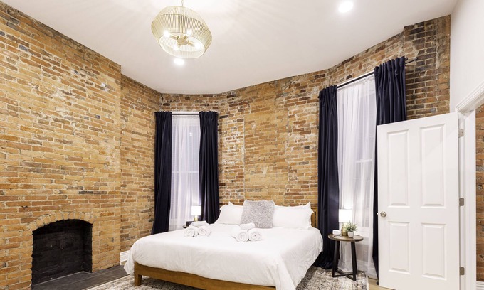 Italian Village Apartment | Walkable Short North Retreat with Free Parking & Pet Friendly