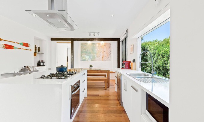 Sorrento House | Enjoy a Short Stroll to Sorrento Village & Beaches