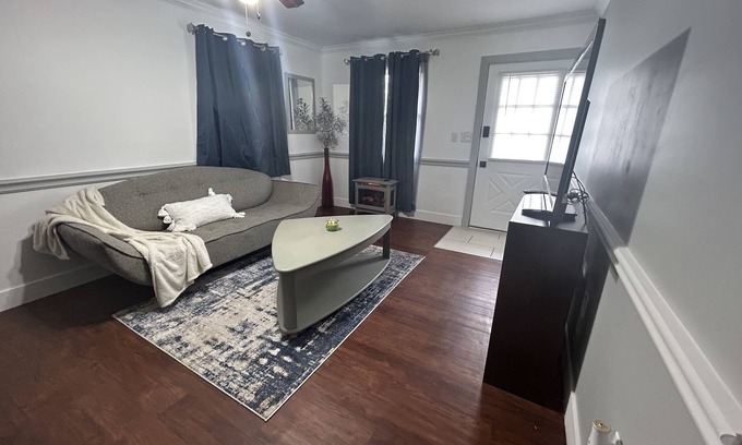 Ranson Apartment | Charming 1-Bedroom Apartment with Spa and Hot Tub Access