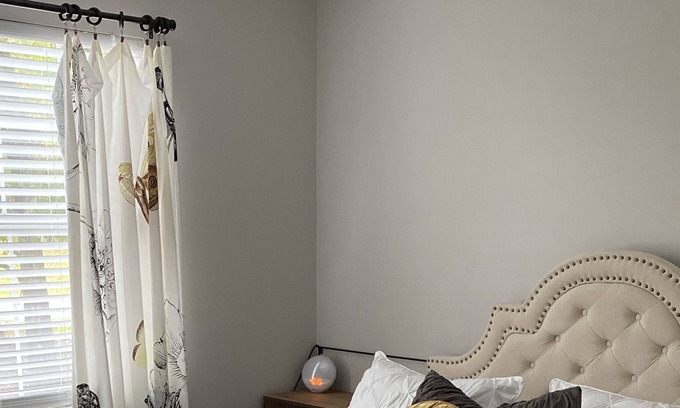 Covington House | Unforgettable Short-Term Rental with Kitchen & Breakfast