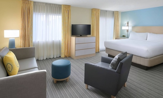 Middleburg Heights Hotel | Pet-Friendly Retreat Steps from Lake Abram Marsh with Kitchen