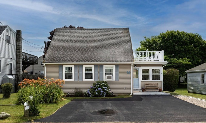 Eastward Look House | Oceanfront Retreat: Steps from Scarborough State Beach