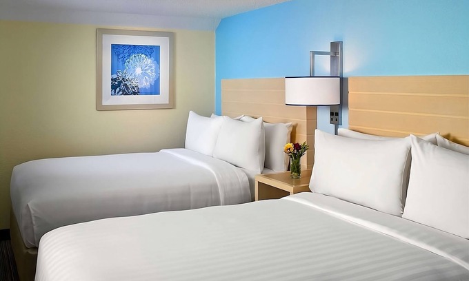 Middleburg Heights Hotel | Easy Access to Lake Western Trail - 2 Units with Kitchen