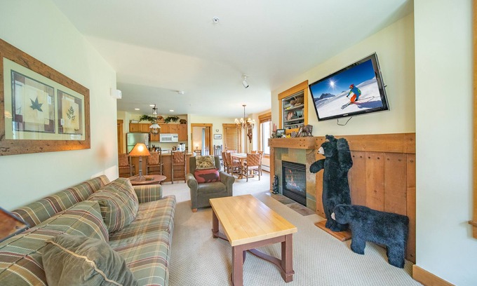River Run Condo | Unbeatable End of Summer Rates with Spa and Hot Tub Access