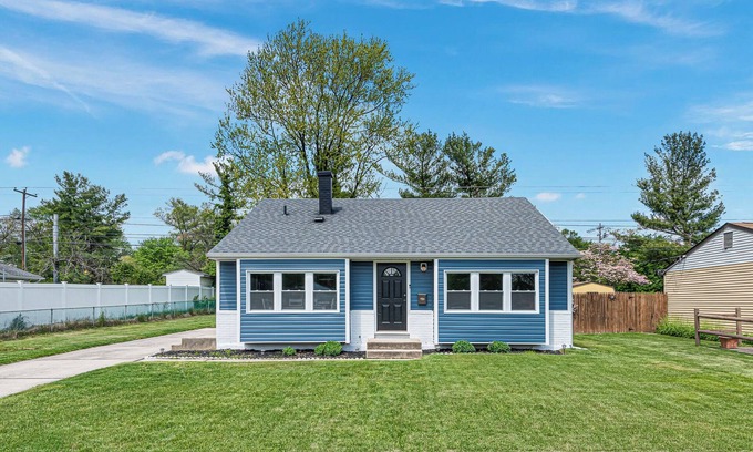 Yorkshire House | Steps from the University of Delaware with Spa & Pet Access