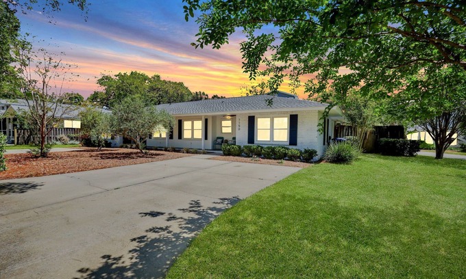Saint Simons Island House | Beachfront Retreat: Renovated Escape with Private Backyard