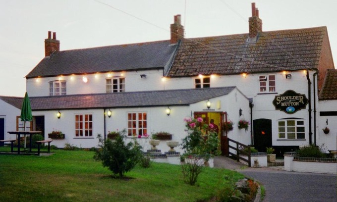 Gumley Hotel | Pet-Friendly Retreat at Shoulder of Mutton - Rated 9/10