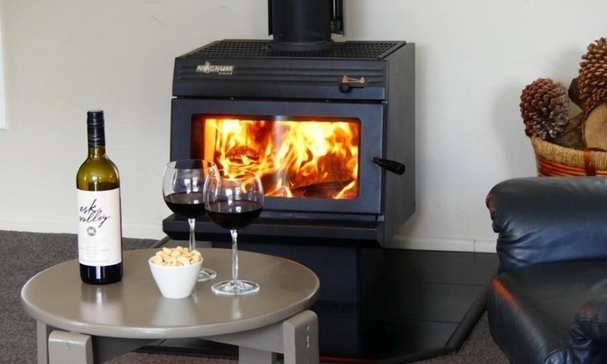 Turangi House | Discover Pihanga: Family-Friendly Retreat with Pool & Breakfast
