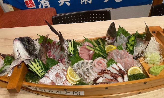 Koshigoe House | Retro Showa Inn: Steps from Enoden Koshig, Family-Friendly