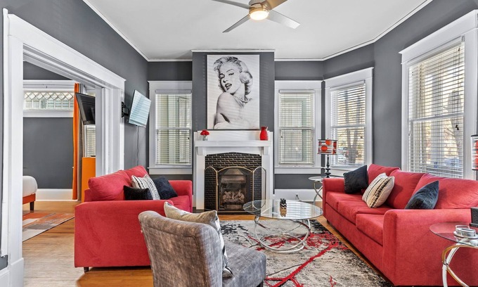 Wilmington Historic District House | Downtown 3 BD Gem with Kitchen & Breakfast - Guest Rated 10/10