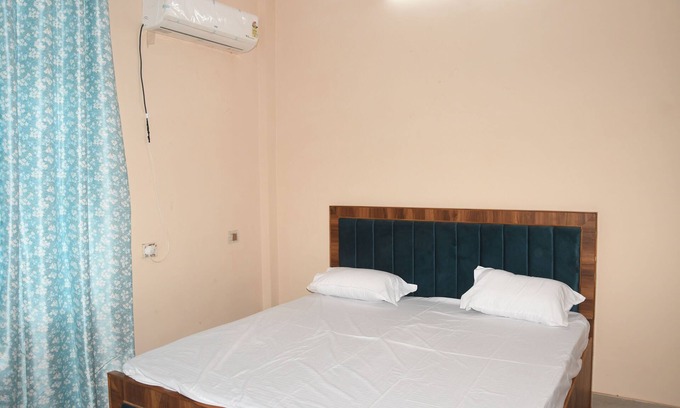 Varanasi Apartment | Discover Shree Anandam Kashi: Family-Friendly Retreat