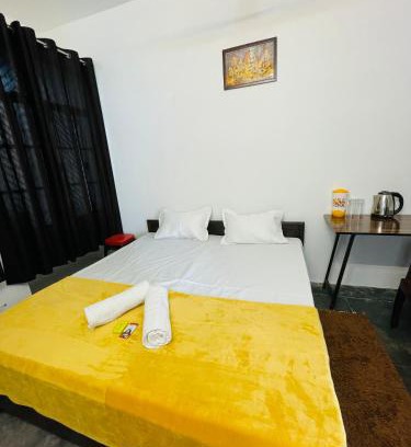 Faizabad House | Cozy Shree Balaji Homestay: Family-Friendly with Breakfast