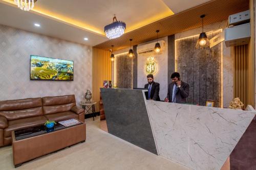 Faridabad Hotel | Discover Shree Jee Hotel - NIT Faridabad with Hot Tub & Dining