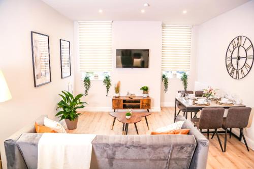 Shrewsbury Apartment | Convenient Shrewsbury Apartments by BEVOLVE with Free Parking