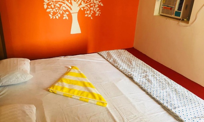 Orchha Hotel | Cozy Shri Ramraja Guest House: Family & Pet Friendly Stay