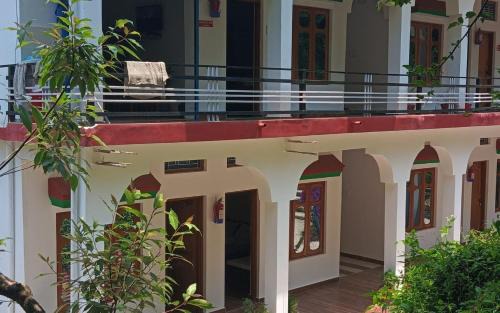 Narainkoti Bed & Breakfast | Family-Friendly Stay at Shri Sher Palace by StayApart