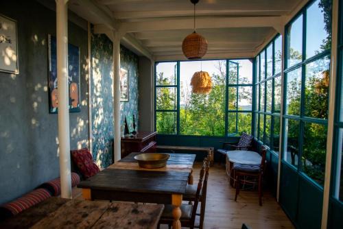 Guria House | Guest Rated 10/10 at Shromantic Garden: Pet & Child Friendly