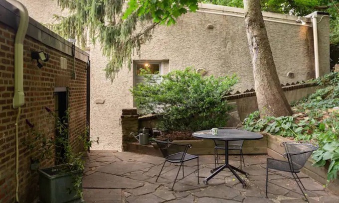 Manayunk Cottage | Shurs Lane Cottage: Child-Friendly with EV Charging & Parking