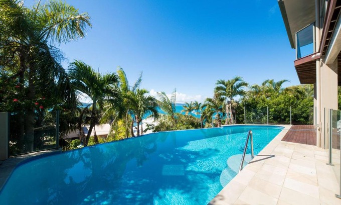 Shute Harbour House | Experience Shutehaven Villa: Family-Friendly Retreat Awaits