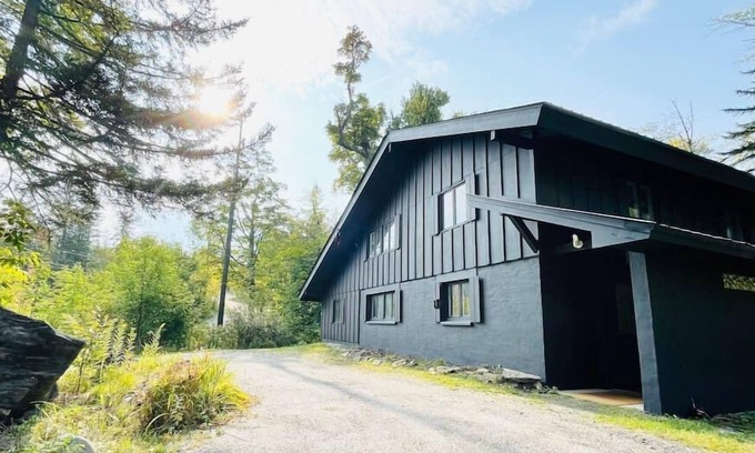 Stratton Mountain House | Explore The Powder Haus Chalet: Walk to Village & Lifts!