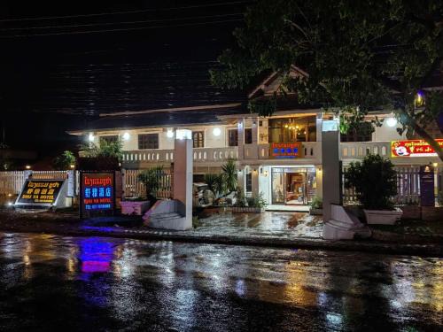 Luang Prabang Hotel | Pet-Friendly ShuYa Hotel with Breakfast and Family Options
