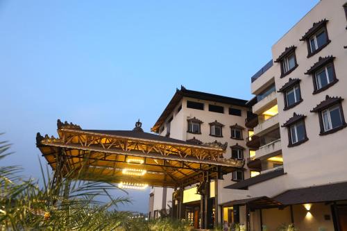Orai Hotel | Elegant Shyama Sarovar Portico with Ocean View & Pool