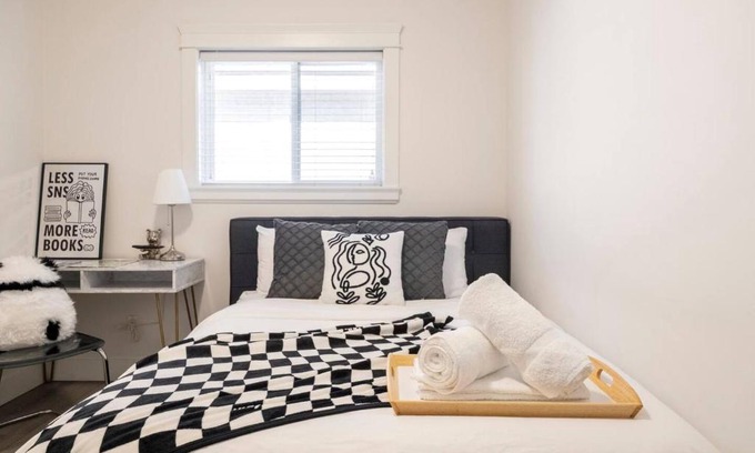 Richmond House | Cozy Si & Daniel Home Near YVR Airport with Free Parking