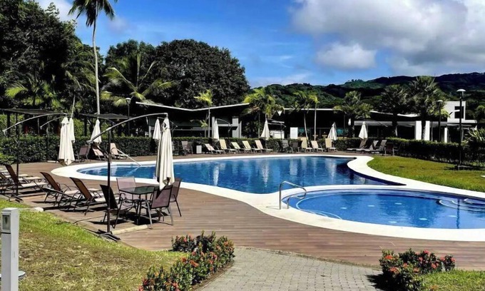 Herradura House | Stunning Si Es Vida Beach House with Oceanfront Pool