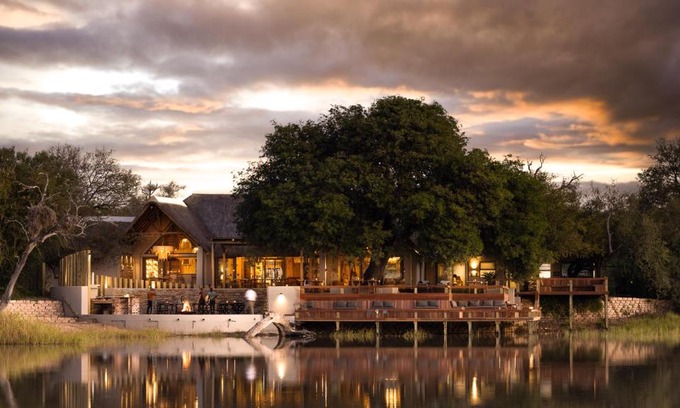 Thorny Bush Game Reserve Cabin | Experience Simbavati Waterside: 4-Star Oceanfront Bliss