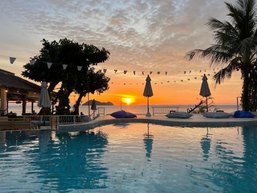 Ko Pha-ngan Resort | Relax at Siam Cookies Cottage: Oceanfront Bliss Awaits