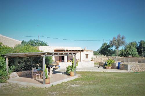 Es Cap de Barbaria House | Discover Family-Friendly Stay at Siamoformentera Villa Annabella