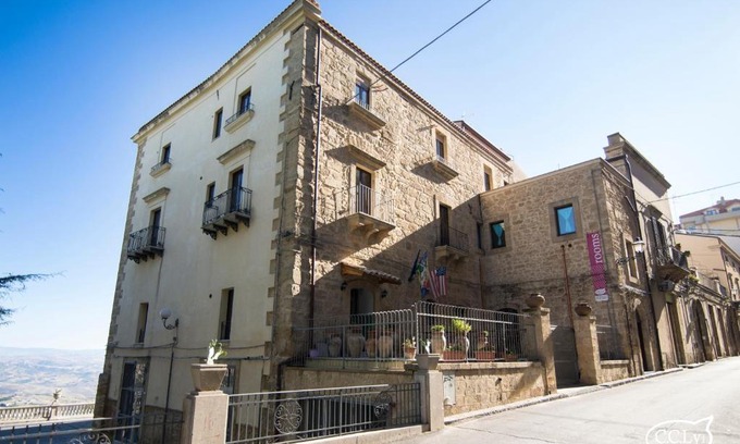 Enna House | Budget-Friendly Sicily Rooms Enna: Pet Friendly & Accessible