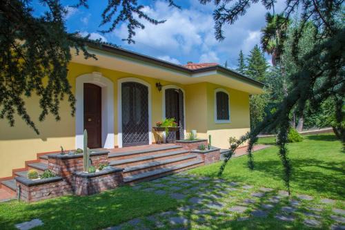 Mascalucia House | Discover Sicily's View: Oceanfront Getaway with Pets Welcome