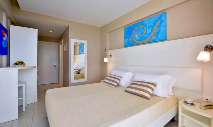 Sidari Hotel | Sidari Beach Hotel: Oceanfront Retreat with Pool & Hot Tub