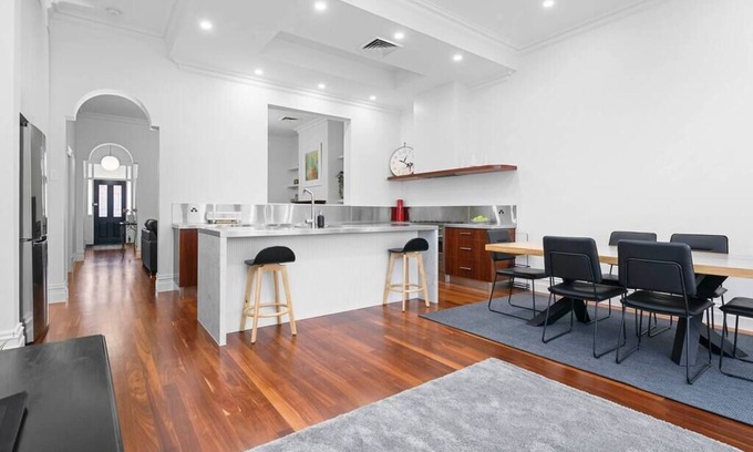 Thebarton House | Premium 3-Bedroom Retreat Just Minutes from the CBD