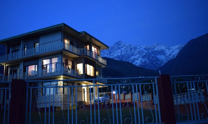 Sidhpur Bed & Breakfast | Kid-Friendly Haven: Sidho-aadesh - Welcome to Paradise