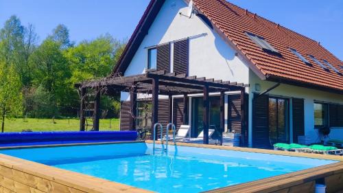 Ustka House | Discover Siedlisko Gregorowo: 10/10 Rated with Pool & Pets