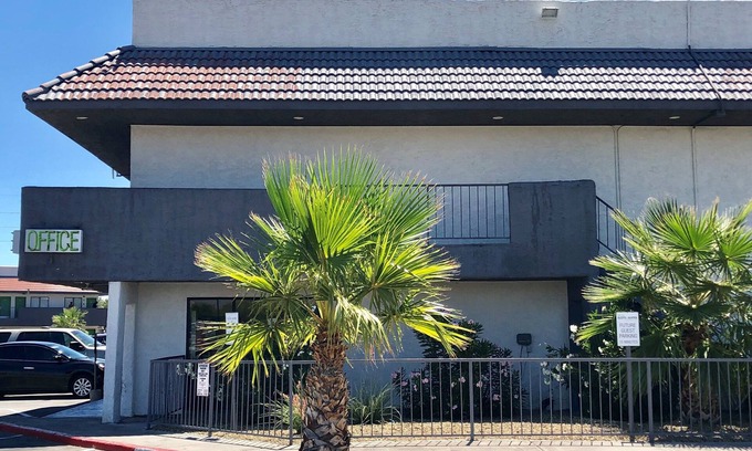 Nellis Air Force Base Hotel | Comfortable Stay at Siegel Slots and Suites with Pool & Kitchen
