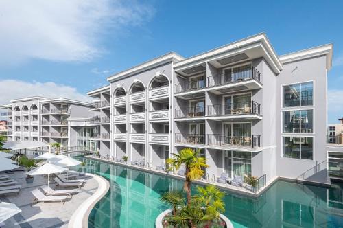 Lozenets Hotel | Elegant Siena Premium Retreat: Oceanfront & Spa Amenities Await