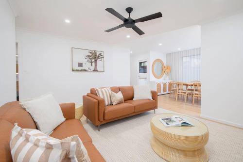 Merewether Heights House | Sienna Cove - Elegant Retreat near Merewether Beach