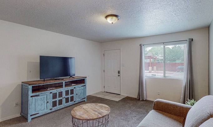 West Old Town Apartment | Elegant Sienna Square: 9.6 Rated, Near Old Town with WIFI