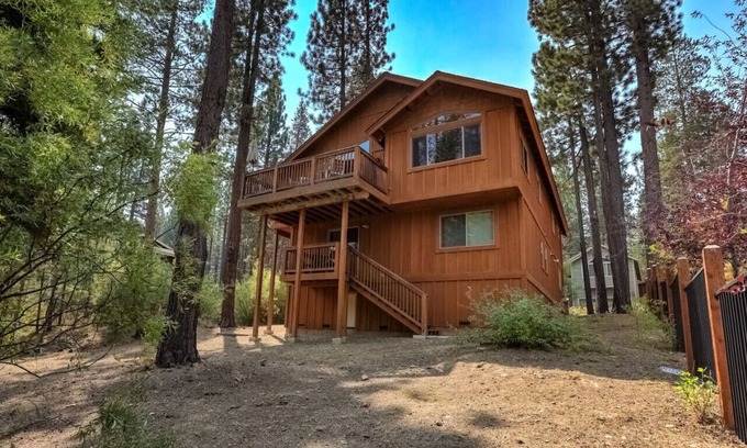 Black Bart House | Discover Sierra Solace: Nature's Retreat with River Views