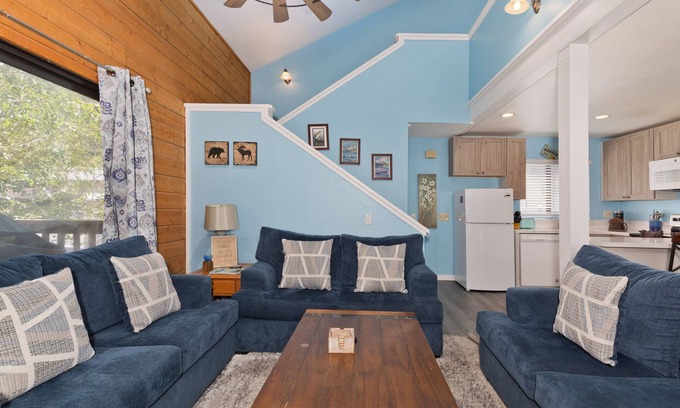 June Lake House | Inviting Sierra Suns 2 Townhome in June Lake Village