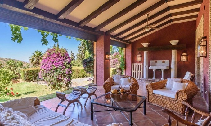 Alcaucin Villa | Relax at Sierra Tejeda - Casa de las Flores Alcaucín