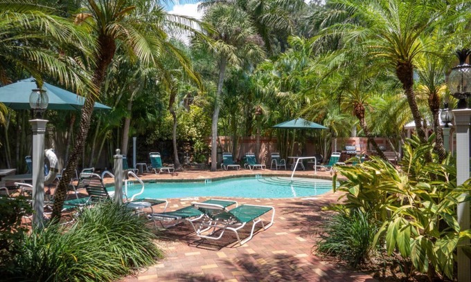 Siesta Key Hotel | Experience Siesta Key Inn: Guest Rated 9.8 with Ocean Views